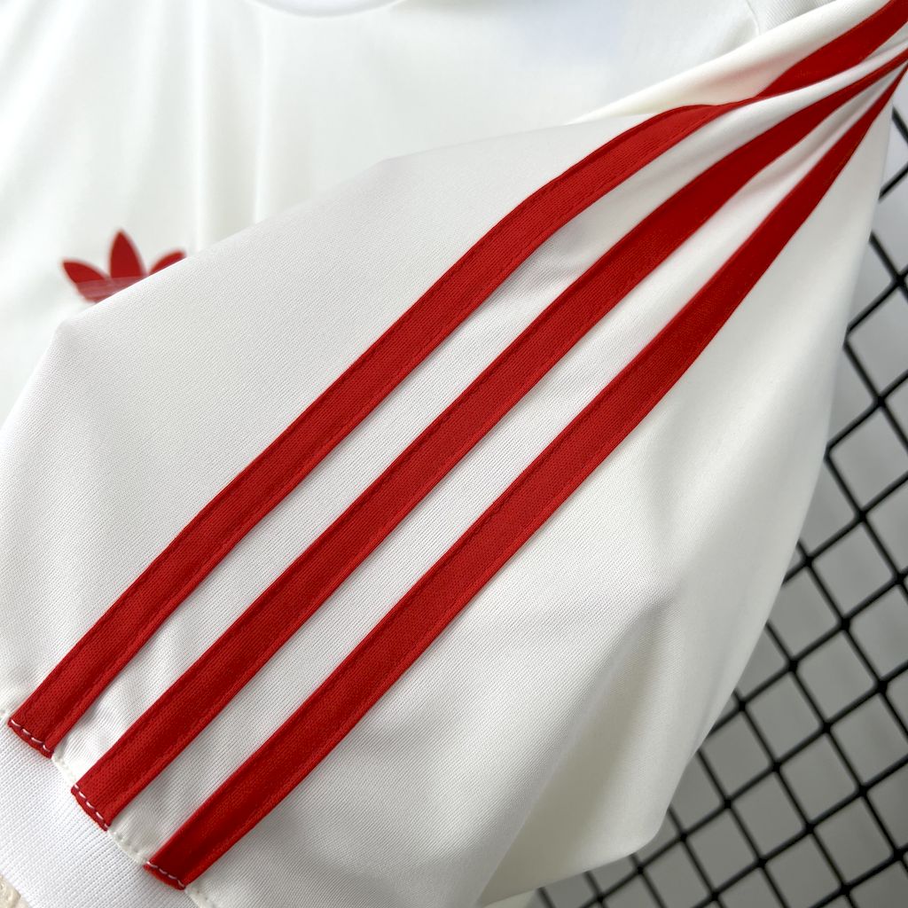 CAMISETA MANCHESTER UNITED 2024/25 EDICION ESPECIAL BLANCA