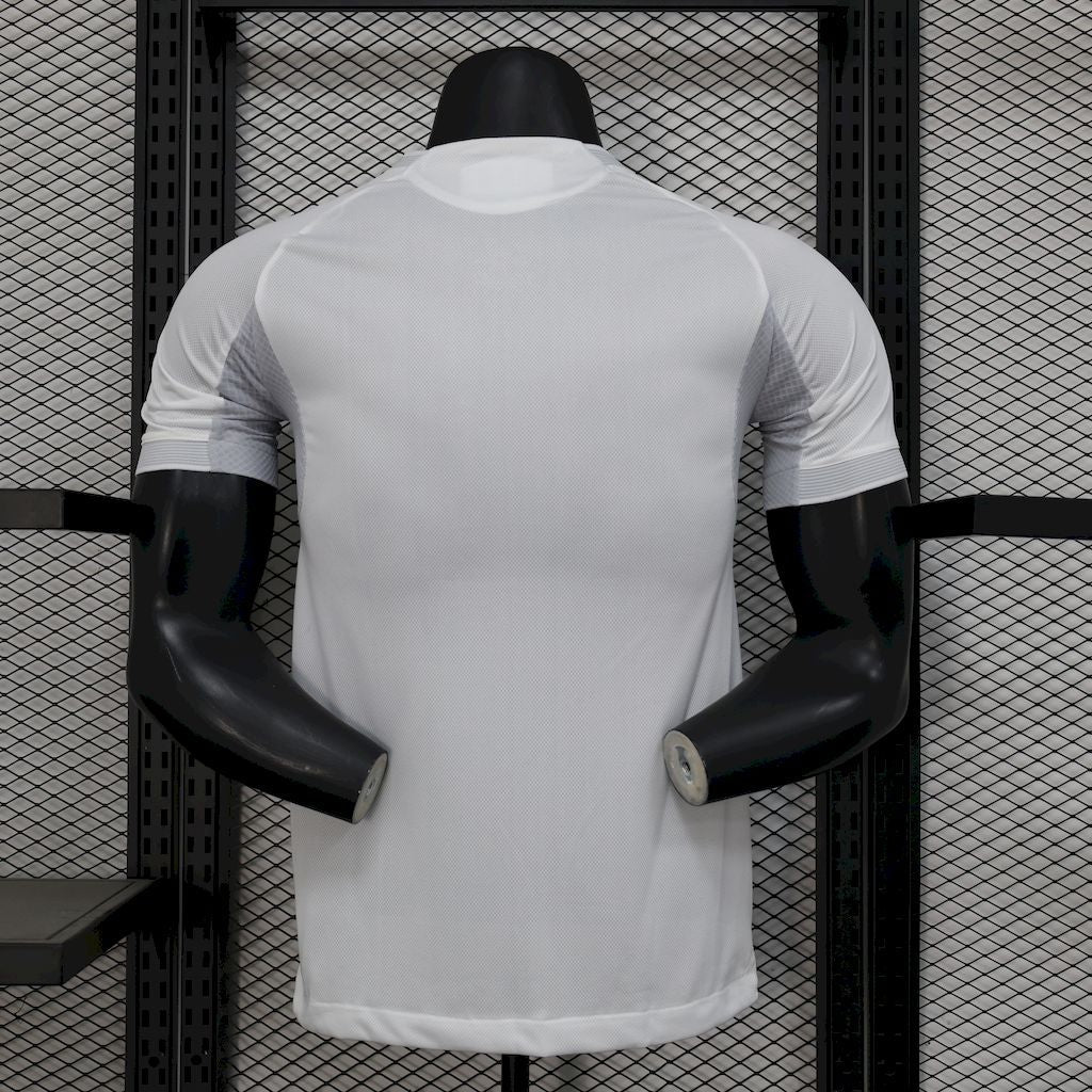 CAMISETA VERSIÓN JUGADOR REAL MADRID 2025/26