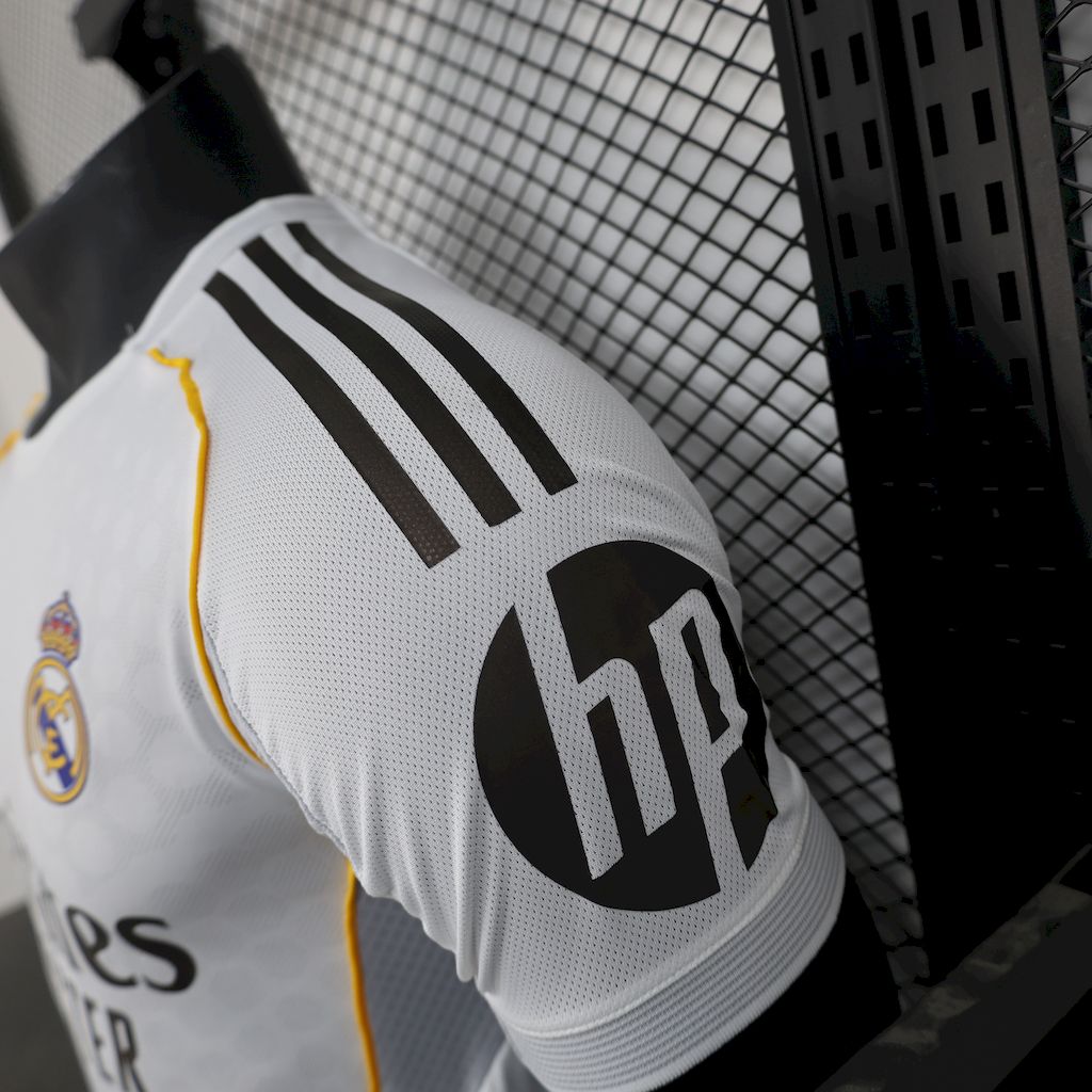 CAMISETA VERSIÓN JUGADOR REAL MADRID 2025/26