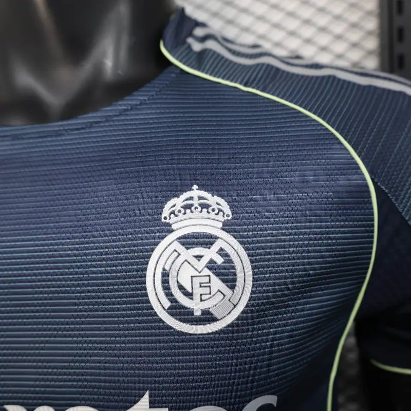 CAMISETA VERSIÓN JUGADOR REAL MADRID 2025/26 VISITA