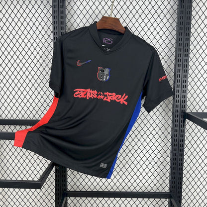 CAMISETA BARCELONA VISITA 24/25 TRAVIS SCOTT ROJA