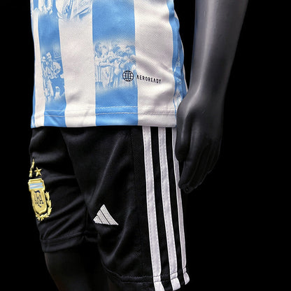 CAMISETA ARGENTINA EDICIÓN COMEMORATIVA I 23/24 CONJUNTO INFANTIL