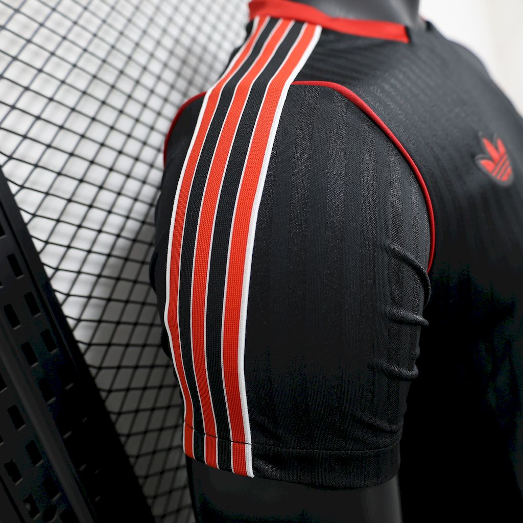 CAMISETA MANCHESTER UNITED 2025/26 TERRACE VERSION JUGADOR